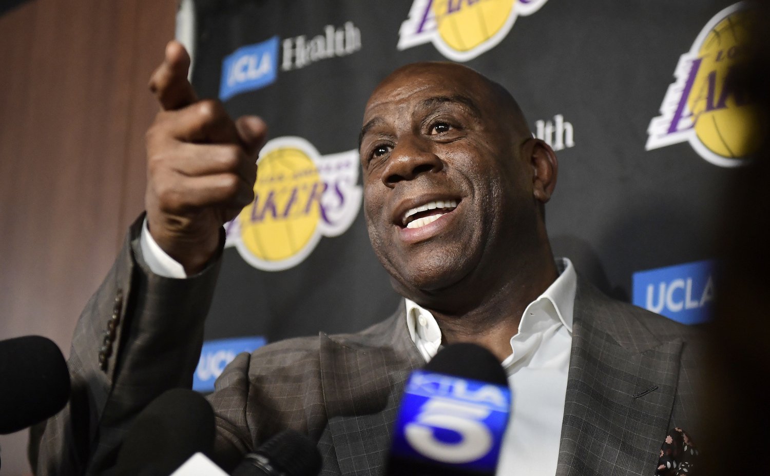 Los Angeles Lakers President Magic Johnson Resigns Following Disappointing Season, LeBron Shocked